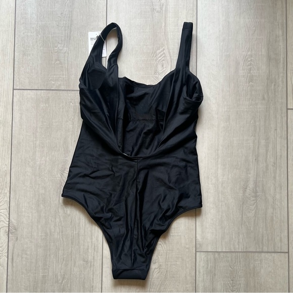 NWT Lululemon Waterside Scoop One-Piece Black size 6 8 - Picture 2 of 11